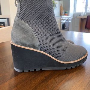 Eileen fisher, London stretch booties size 7